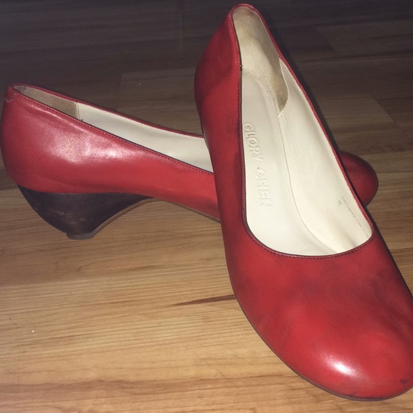 Red Leather Pump Heels 👠 - Picture 3 of 5